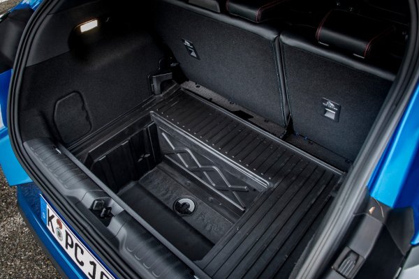 Системата Megabox , въведена от  Ford Puma, е отделение с 80 литра капацитет. То има  76 см ширина и 30 см дълбочина, разположено е под пода на багажника. Не е покрито , може да се пере спокойно. Освен това е оборудвано с пробка за източване. 

Това е идеално решение при съхранение на мръсни или мокри предмети, без да разваля интериора. Според американската компания може да се използва дори за измиване на малко куче. Хм, не бихме все пак съветвали да пробвате с домашния любимец.